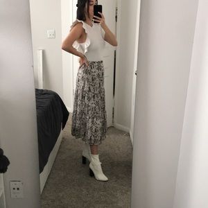 Snake print skirt, flutter layers at bottom elastic waist, white under lining